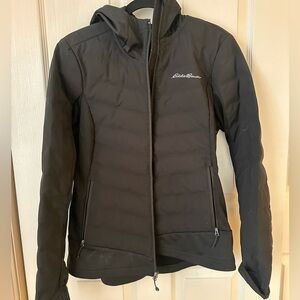 Eddie Bauer Women's Puffer Jacket in Black